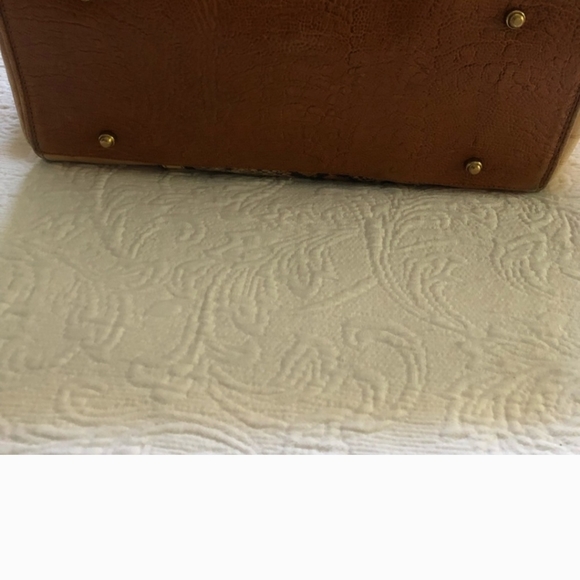 Pre-owned Brahmin hand bag & wallet set. - Picture 2 of 8